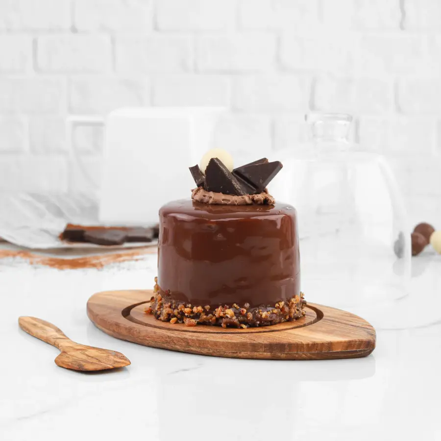 olive wood cake plate with dome and small spoon